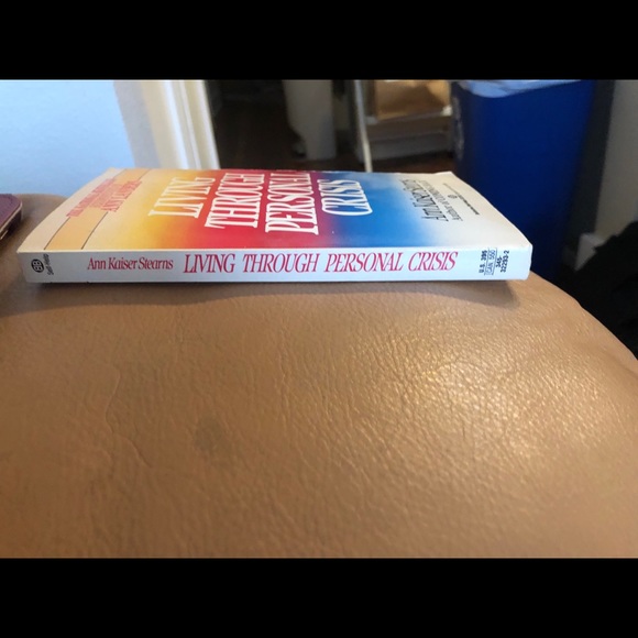 📚Living Through Personal Crisis Ann Kaiser Sterns - Picture 2 of 3